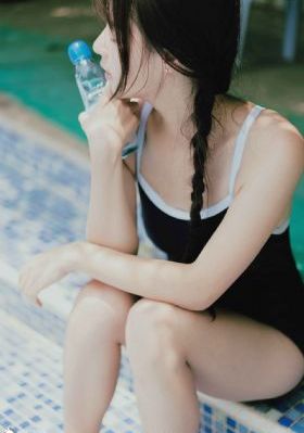 尿憋得扭来扭去憋哭男生会怎么样