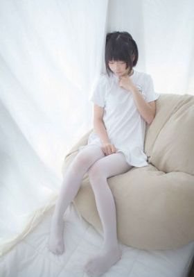 女人裸双乳被老头夹奶