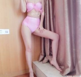 《漂亮的女邻居》在线